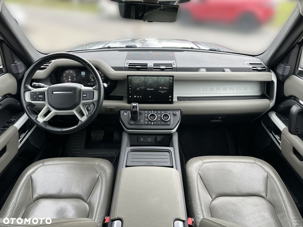 Land Rover Defender - 11