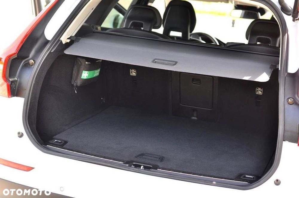 Volvo XC 60 D4 AWD Geartronic Momentum - 17