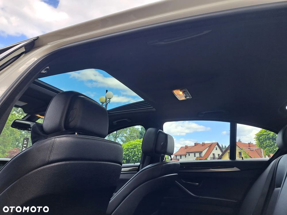 BMW Seria 5 528i xDrive - 23
