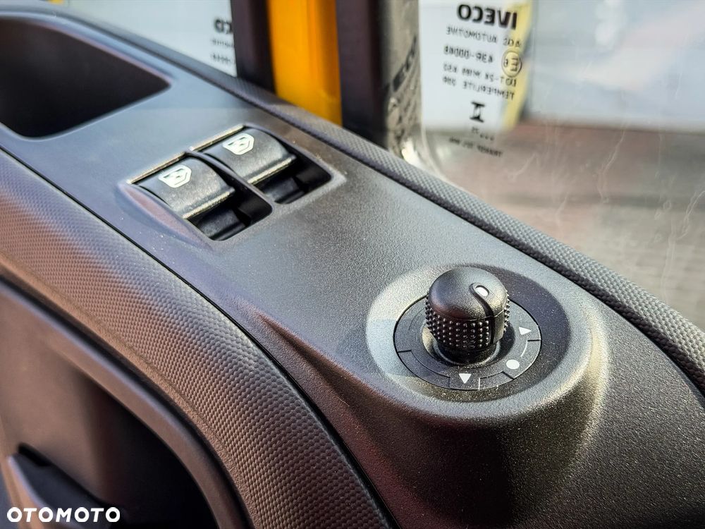 Iveco Daily plandeka 10ep, sypialnia - 24