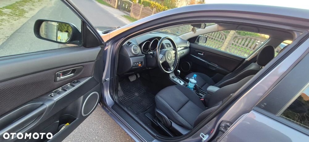 Mazda 3 1.6 Active + - 19