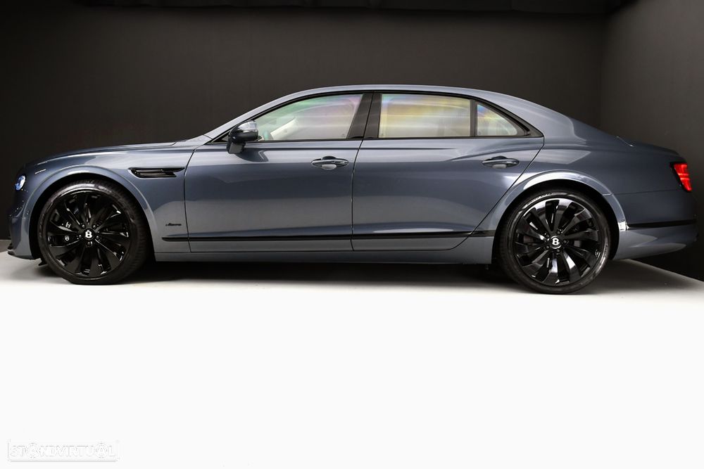 Bentley Flying Spur V8 Azure - 3