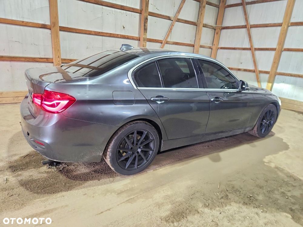 BMW Seria 3 330i xDrive Sport Line - 4