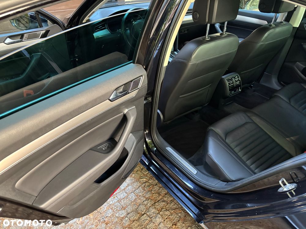 Volkswagen Passat - 11