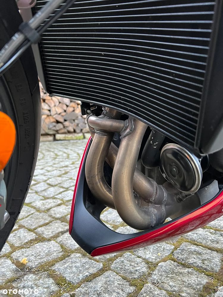 Triumph Street Triple - 8