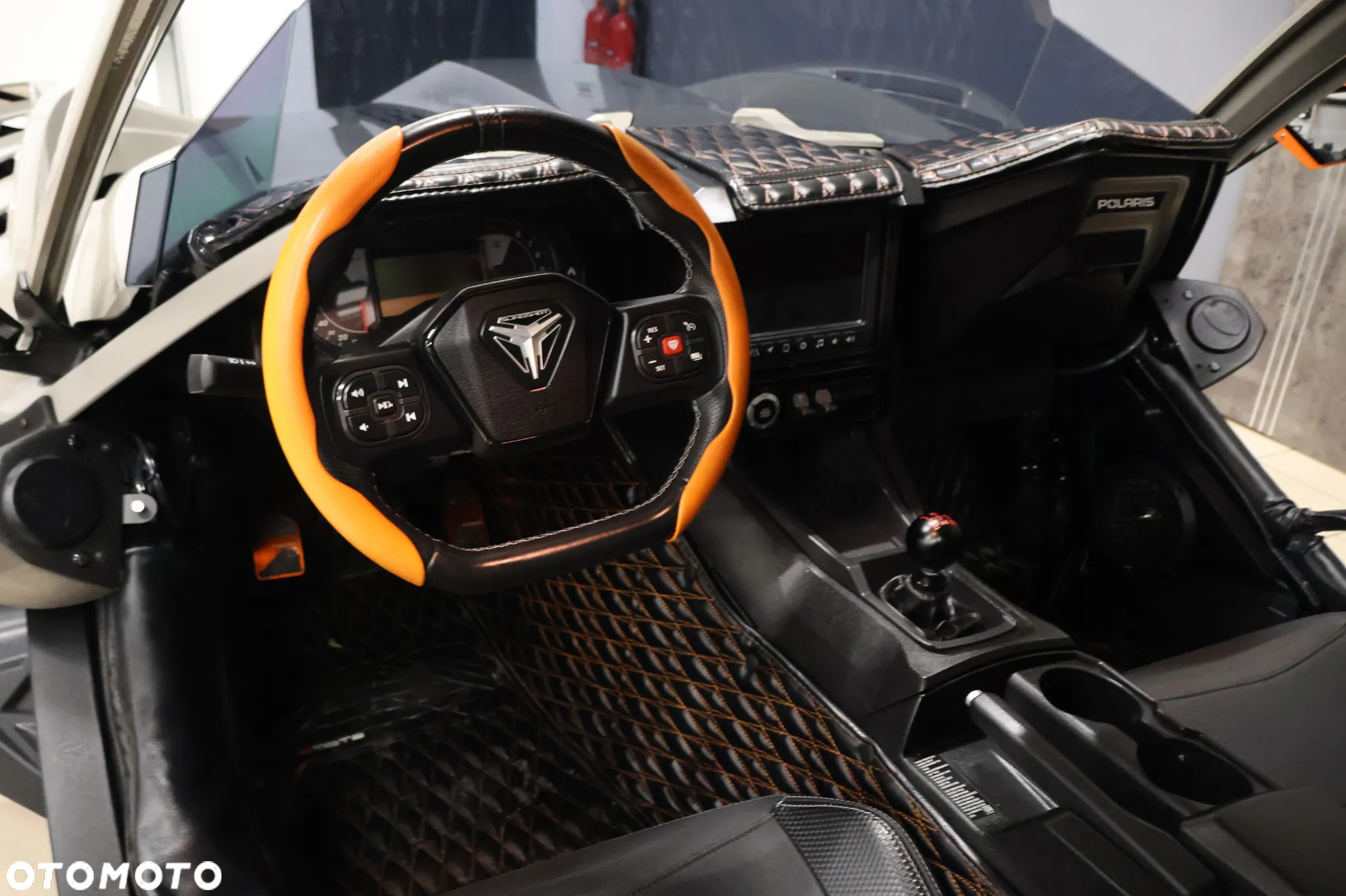 Polaris Inny - 33
