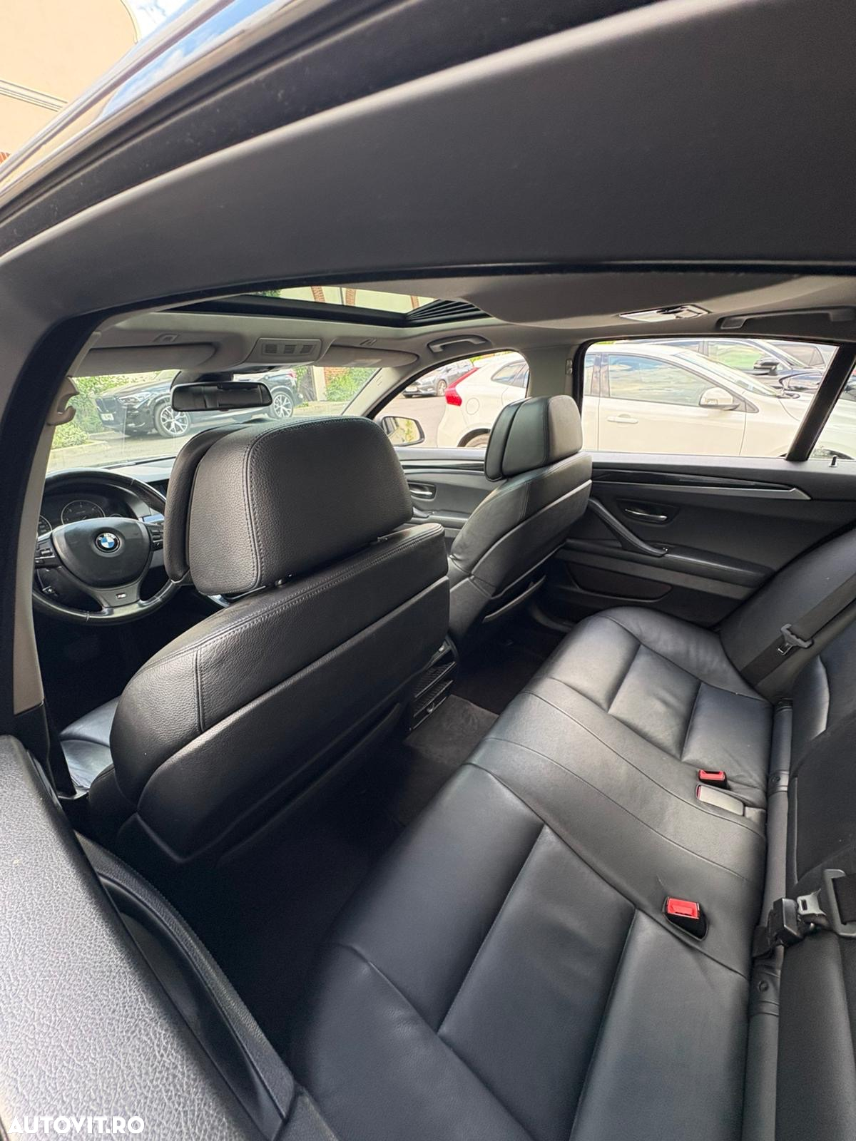 BMW Seria 5 520d Aut. Luxury Line - 7