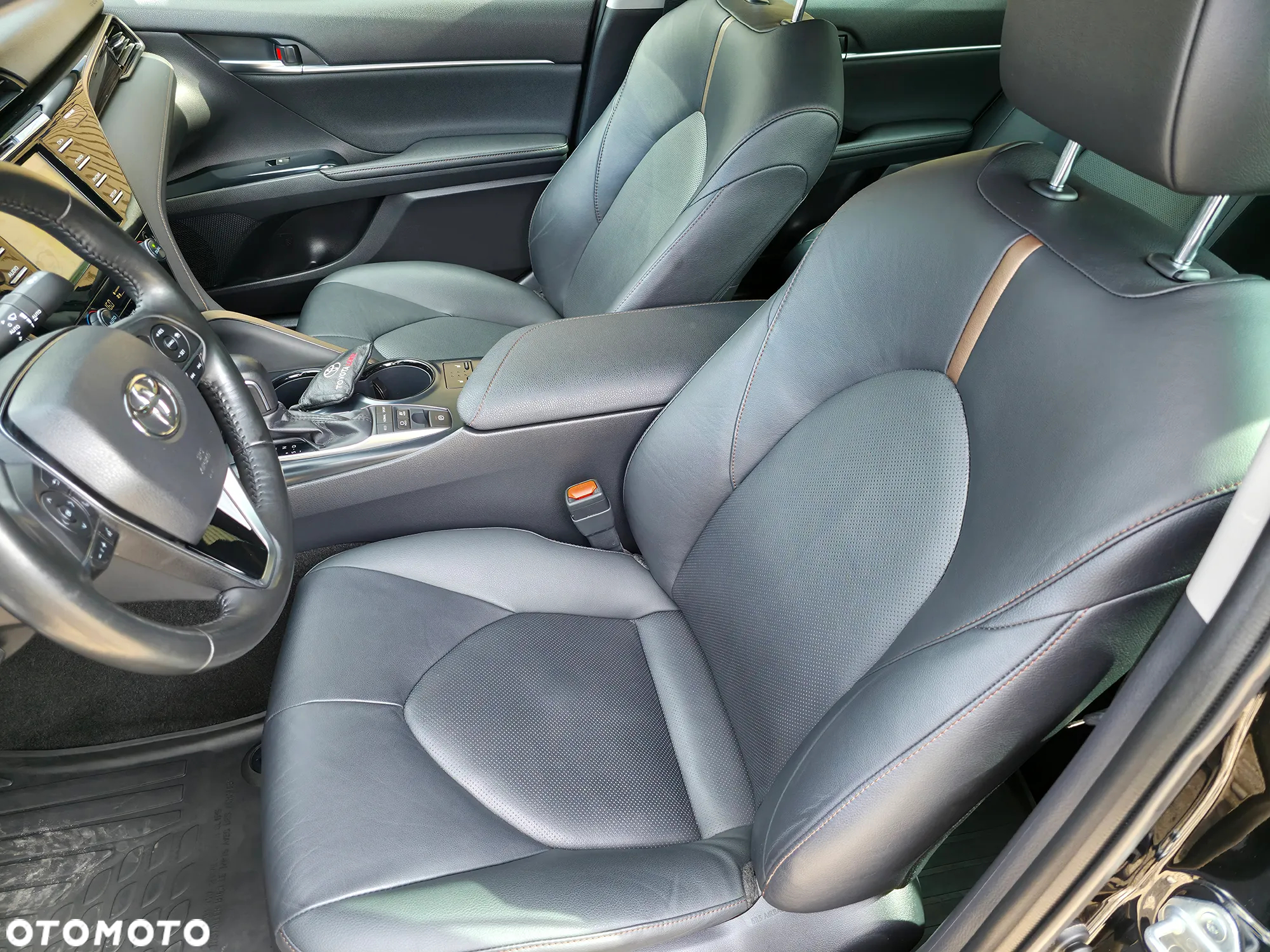 Toyota Camry 2.5 Hybrid Executive CVT - 17