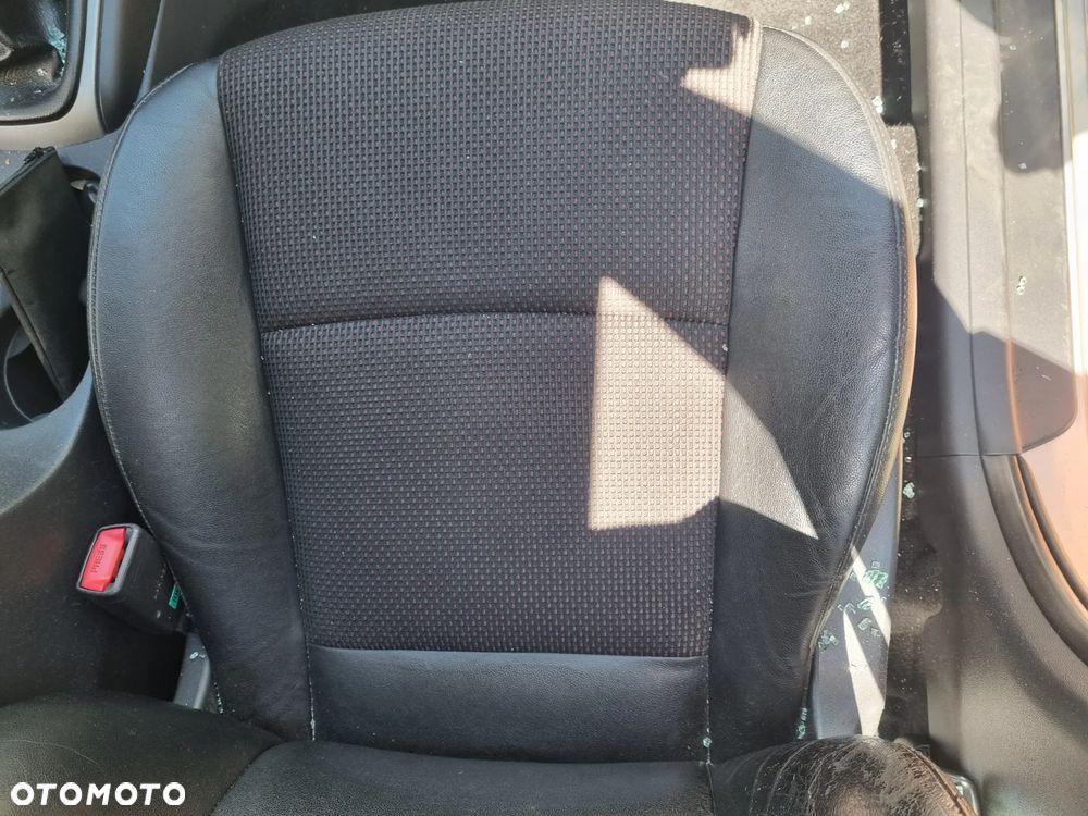 HYUNDAI i30 I CW 08-12 2011 r. fotele kierowcy i pasażera + kanapa tylna* - 5