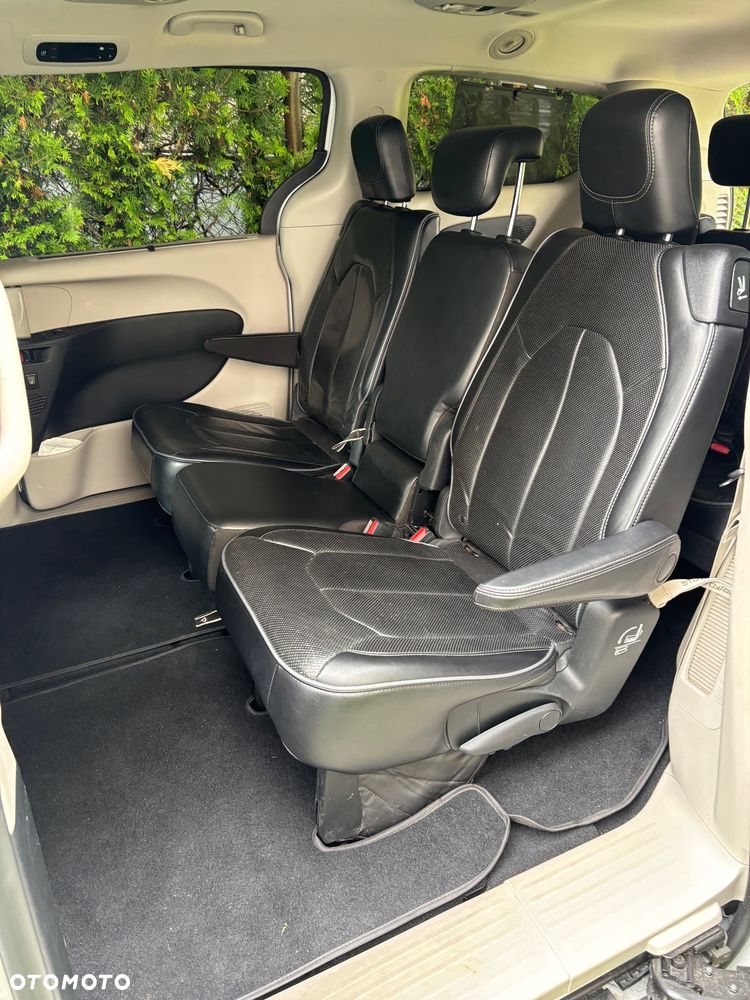 Chrysler Pacifica - 28