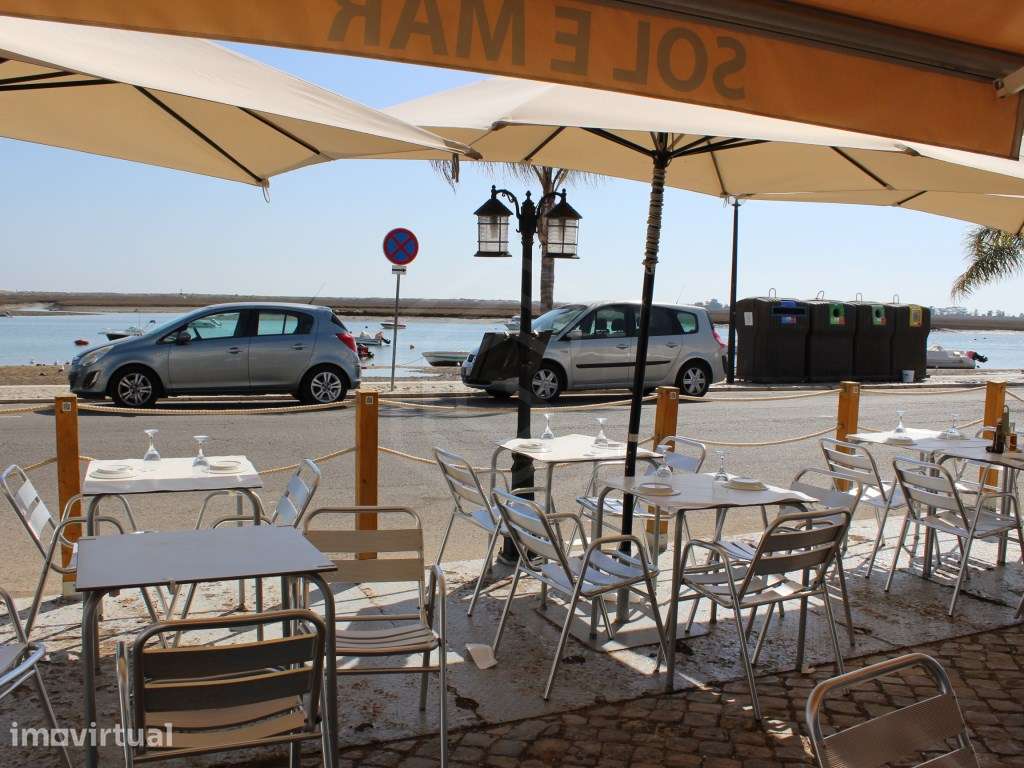 Restaurante em frente à Ria Formosa em Santa Luzia, Algarve - Grande imagem: 3/22
