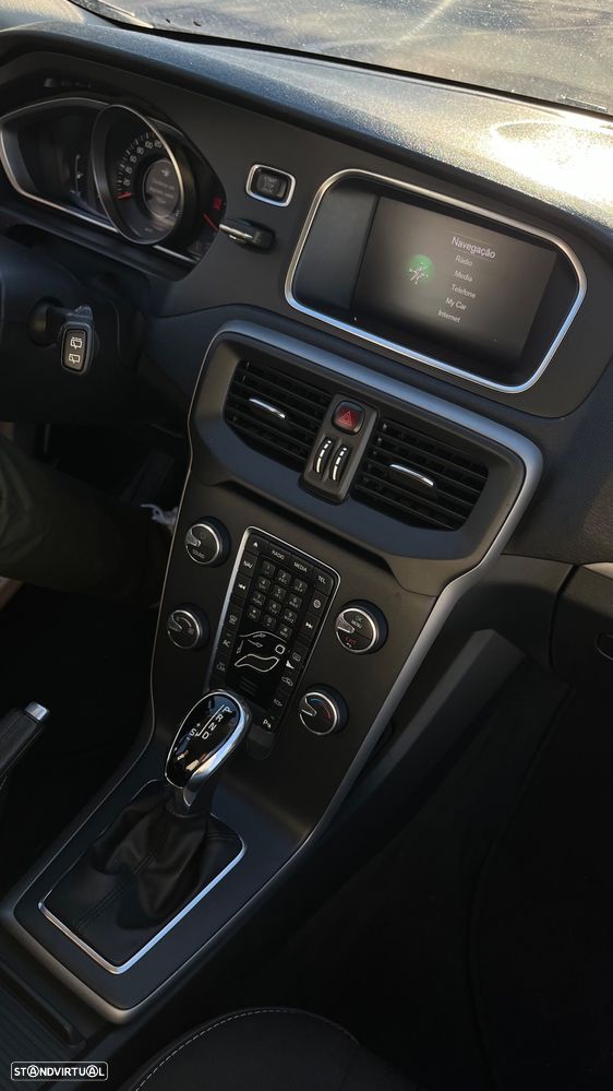 Volvo V40 2.0 D3 Momentum Geartronic - 32