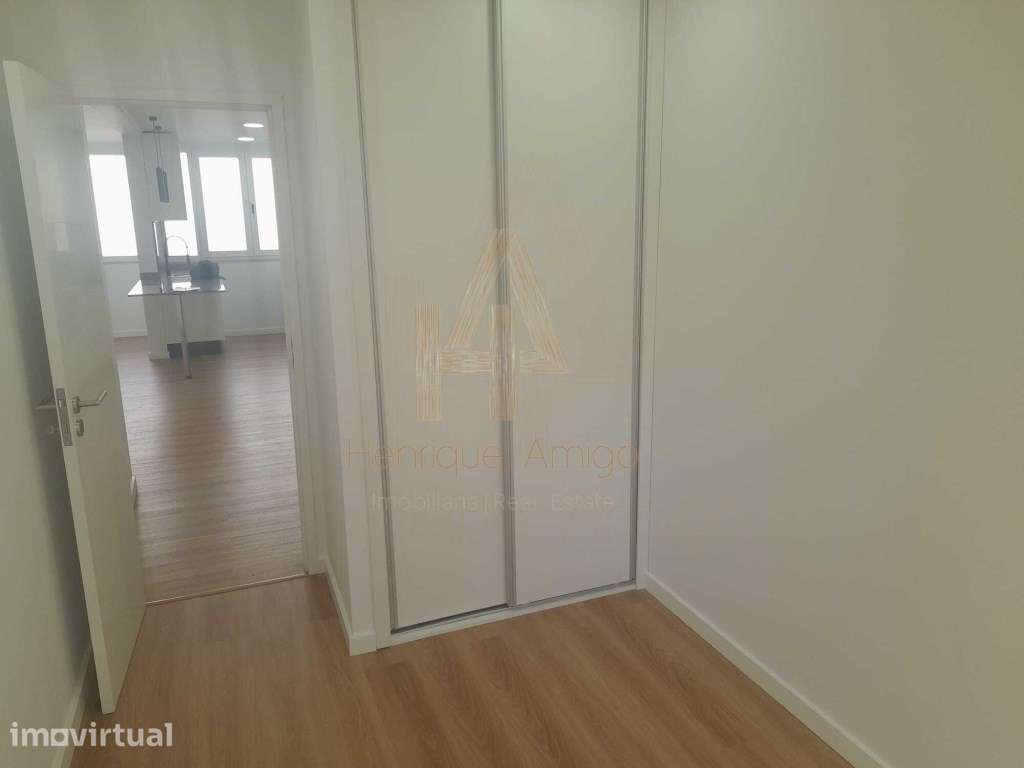 Apartamento T3 renovado em Santiago - Grande imagem: 4/13