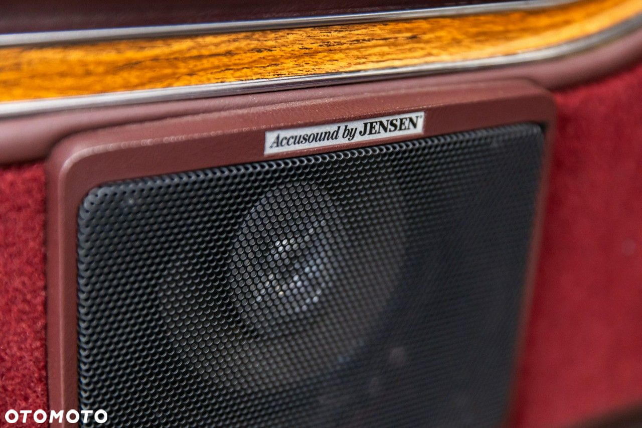 Jeep Wagoneer - 33