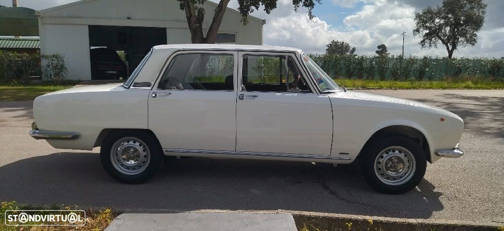 Alfa Romeo 2000 - 12