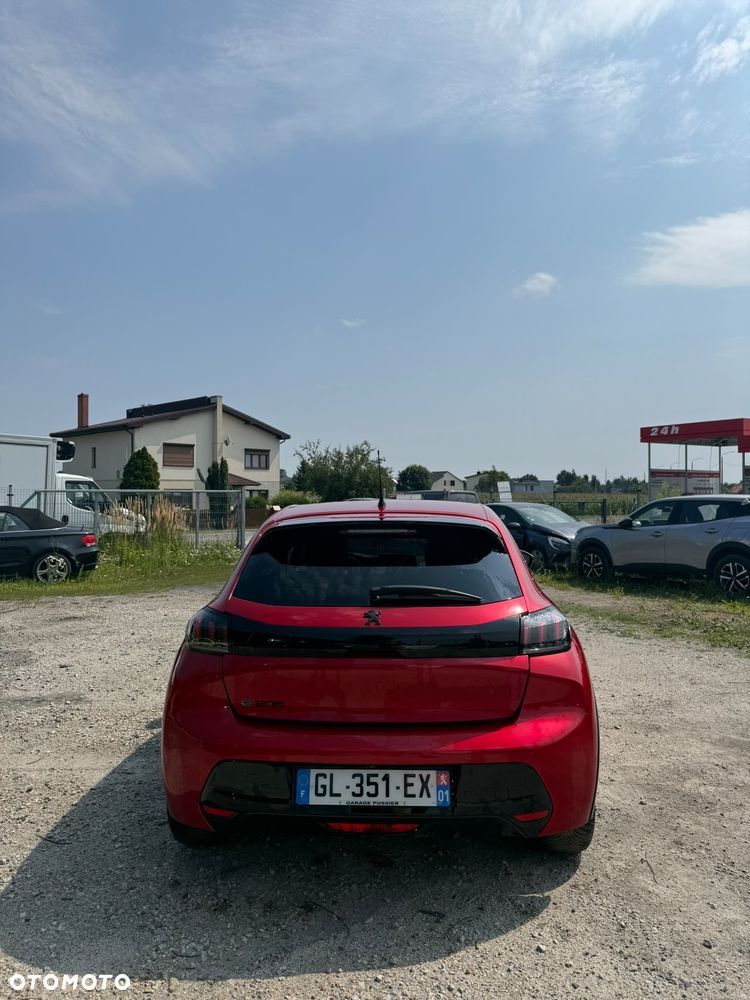 Peugeot 208 - 8