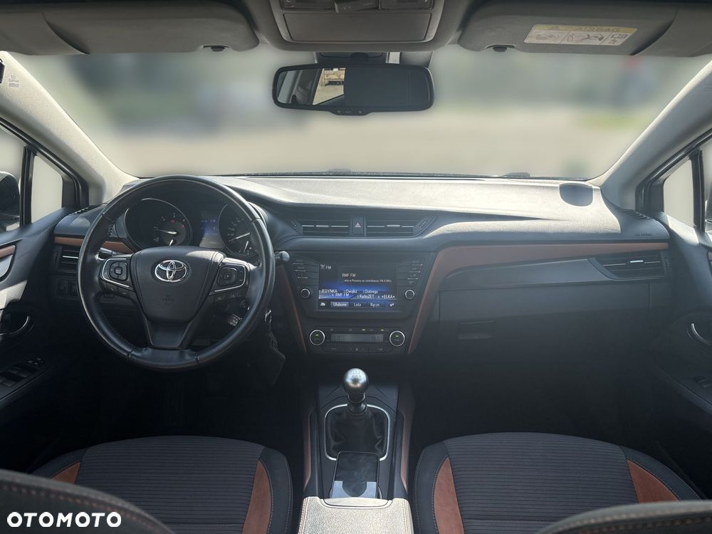 Toyota Avensis 2.0 D-4D Premium - 4