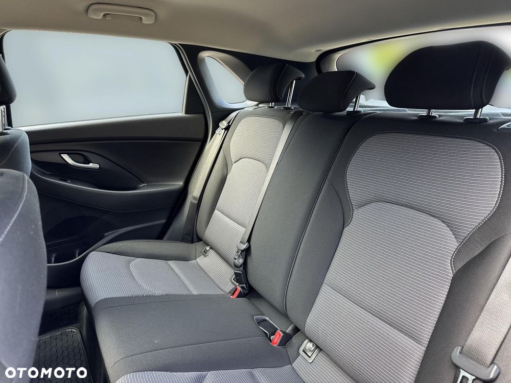 Hyundai i30 1.5 DPI Classic + - 17