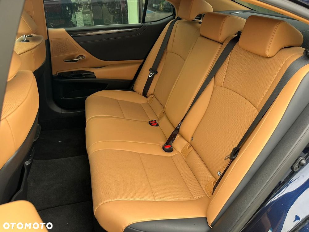 Lexus ES 300h Business Edition - 8