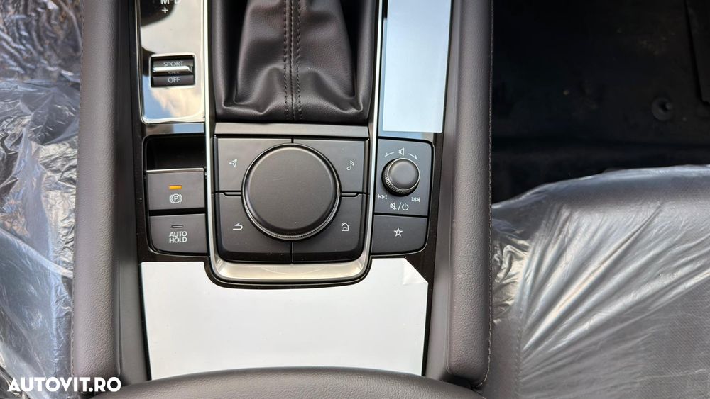 Mazda 3 e-Skyactiv G140 AT MHEV Center-Line - 32