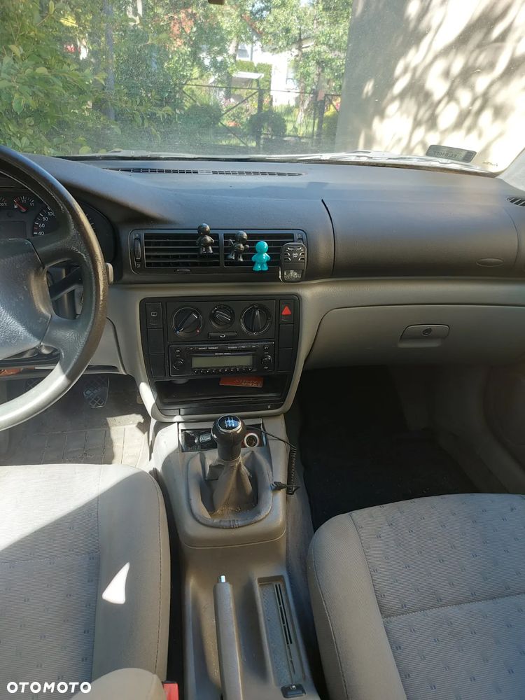 Volkswagen Passat 1.6 - 5