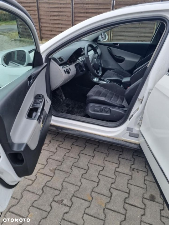 Volkswagen Passat - 11