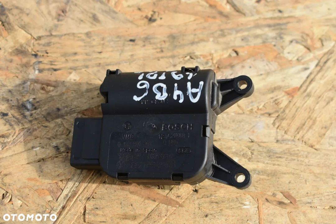 SILNIK SILNICZEK NAGRZEWNICAY AUDI A4 B6 1.9TDI 8E1820511B - 1