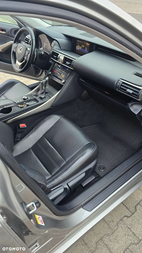 Lexus IS 200t / 300 Elegance - 13
