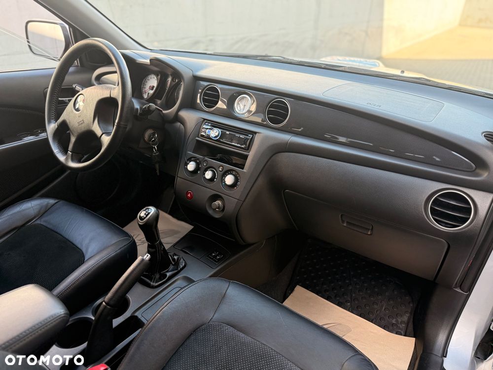 Mitsubishi Outlander 2.0 Turbo - 17