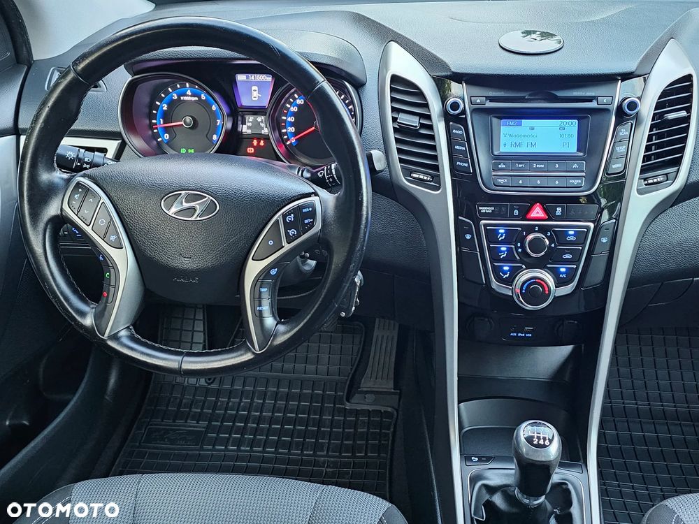 Hyundai i30 blue Kombi 1.4 YES Silver - 17