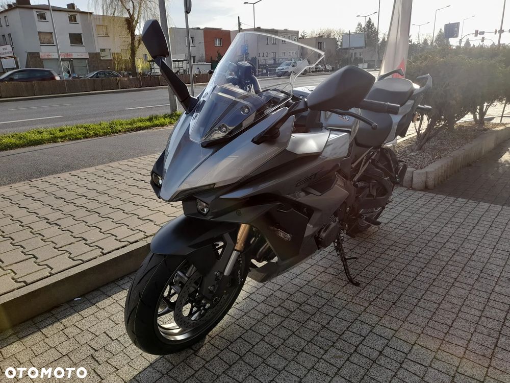 Suzuki GSX 1000 - 3