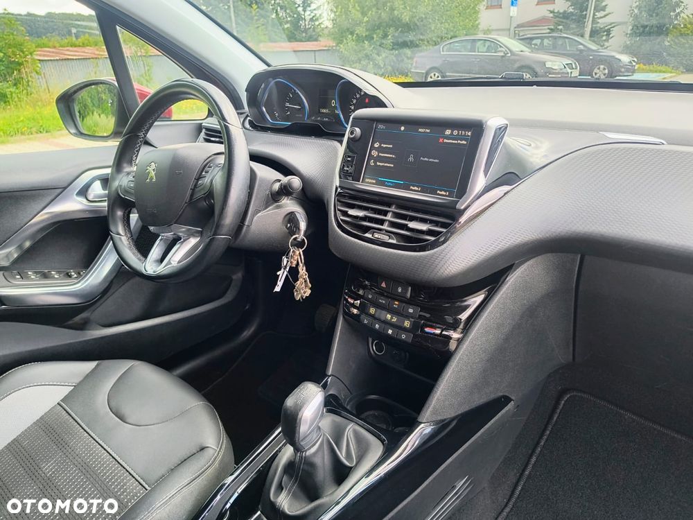 Peugeot 2008 1.2 Pure Tech Allure S&S - 20