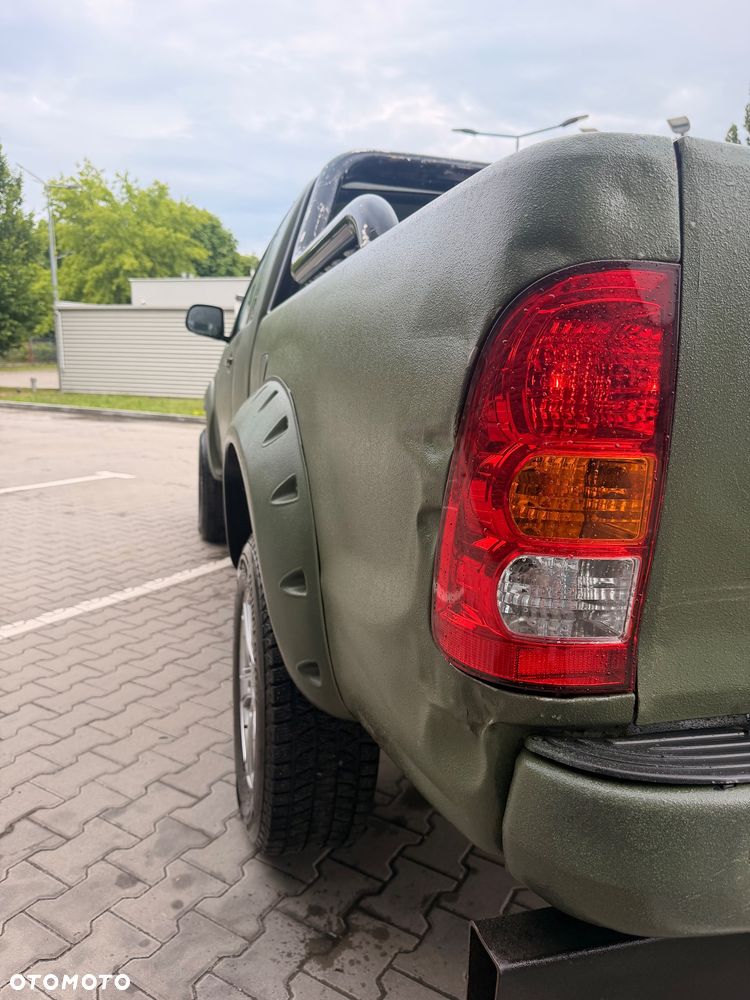 Toyota Hilux 2.5 D-4D DLX + - 16
