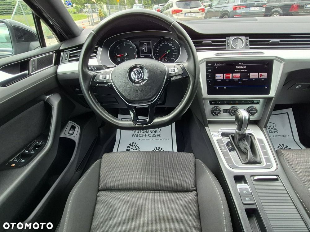 Volkswagen Passat - 12