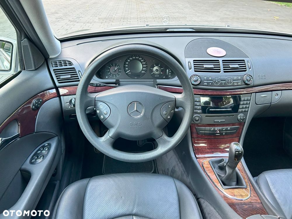 Mercedes-Benz Klasa E 200 CDI Classic - 24