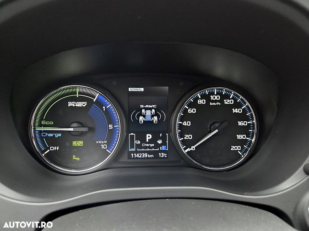 Mitsubishi Outlander - 35