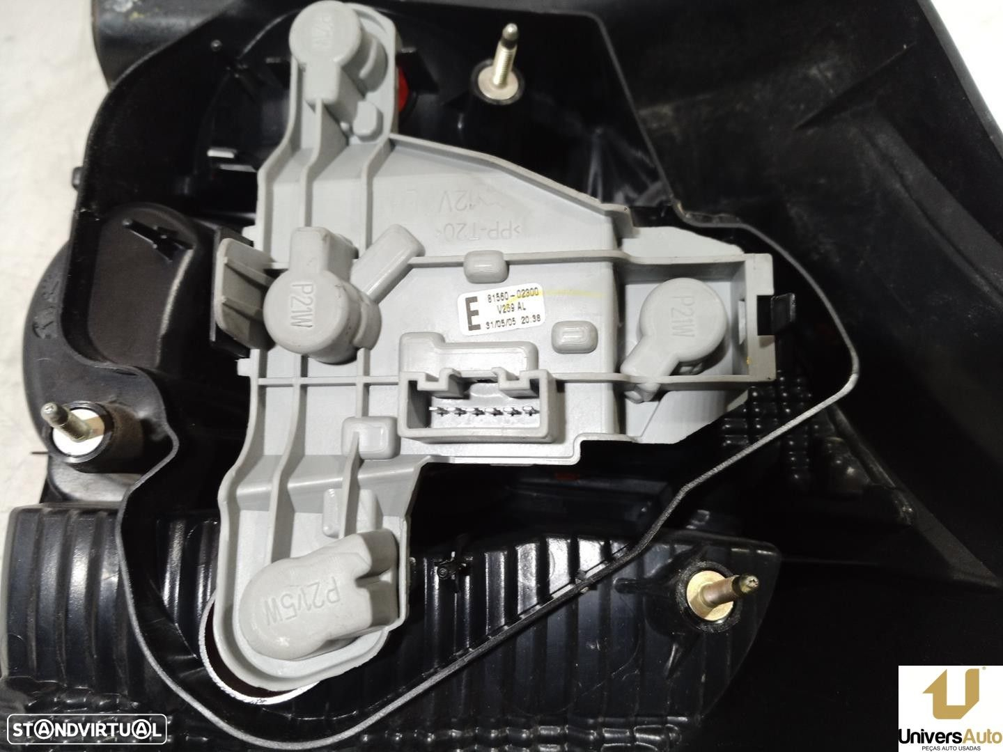 FAROLIM TRASEIRO ESQUERDO TOYOTA COROLLA 2005 -8156002300 - 4