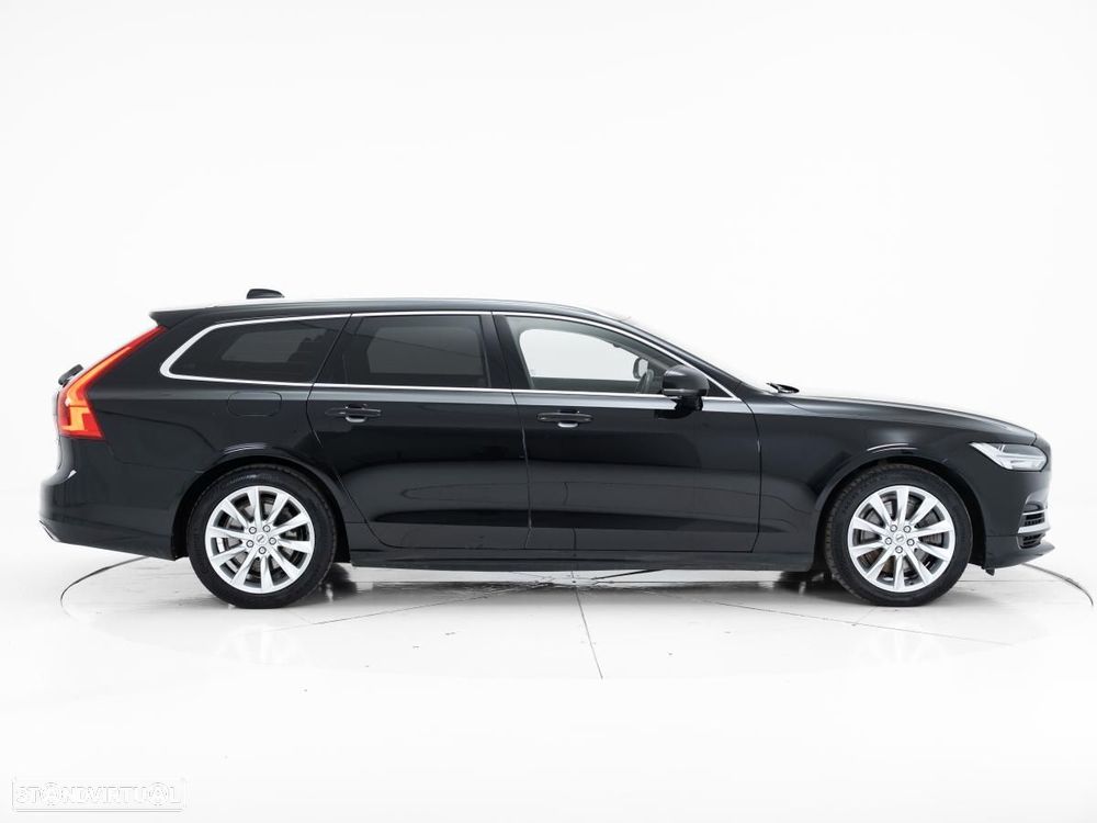 Volvo V90 2.0 T8 Momentum AWD Geartronic - 3