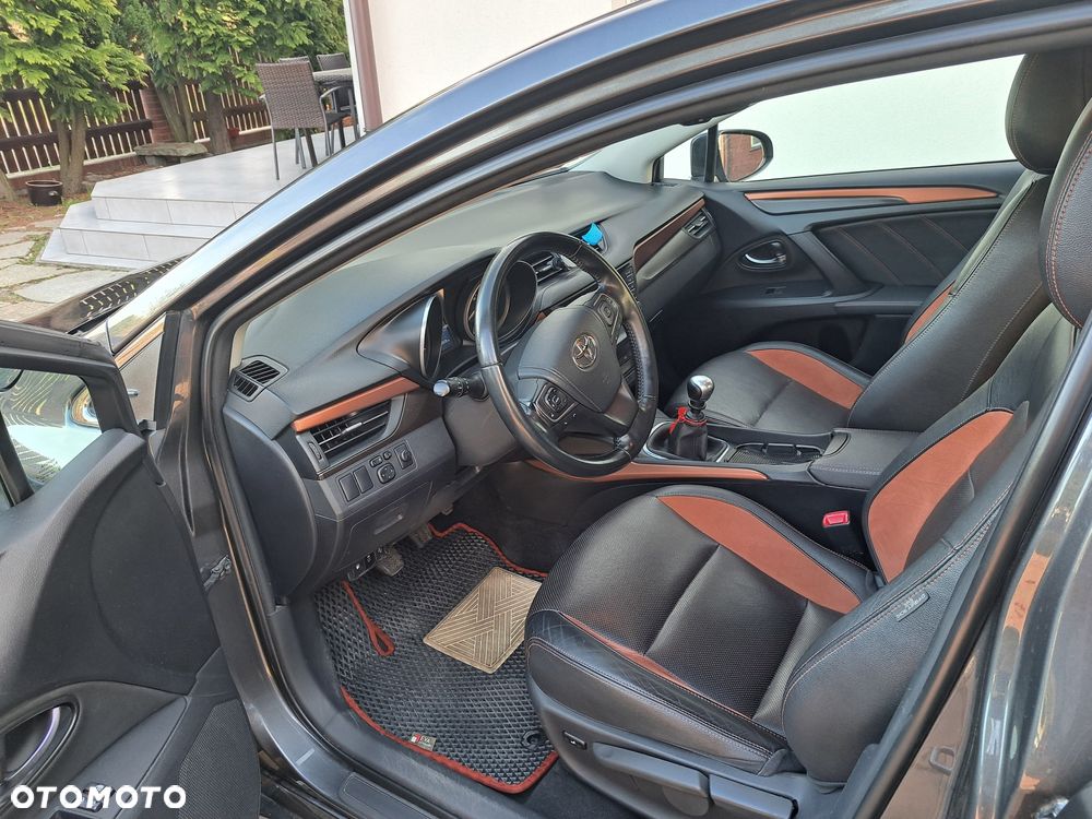 Toyota Avensis 1.8 Premium - 11