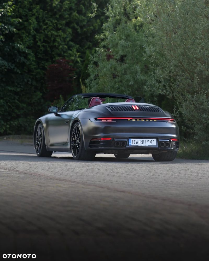 Porsche 911 Carrera 4 Cabrio - 12