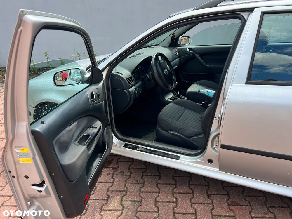 Skoda Octavia 1.6 Combi - 8