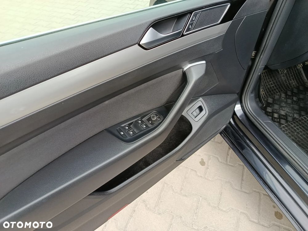 Volkswagen Passat - 19