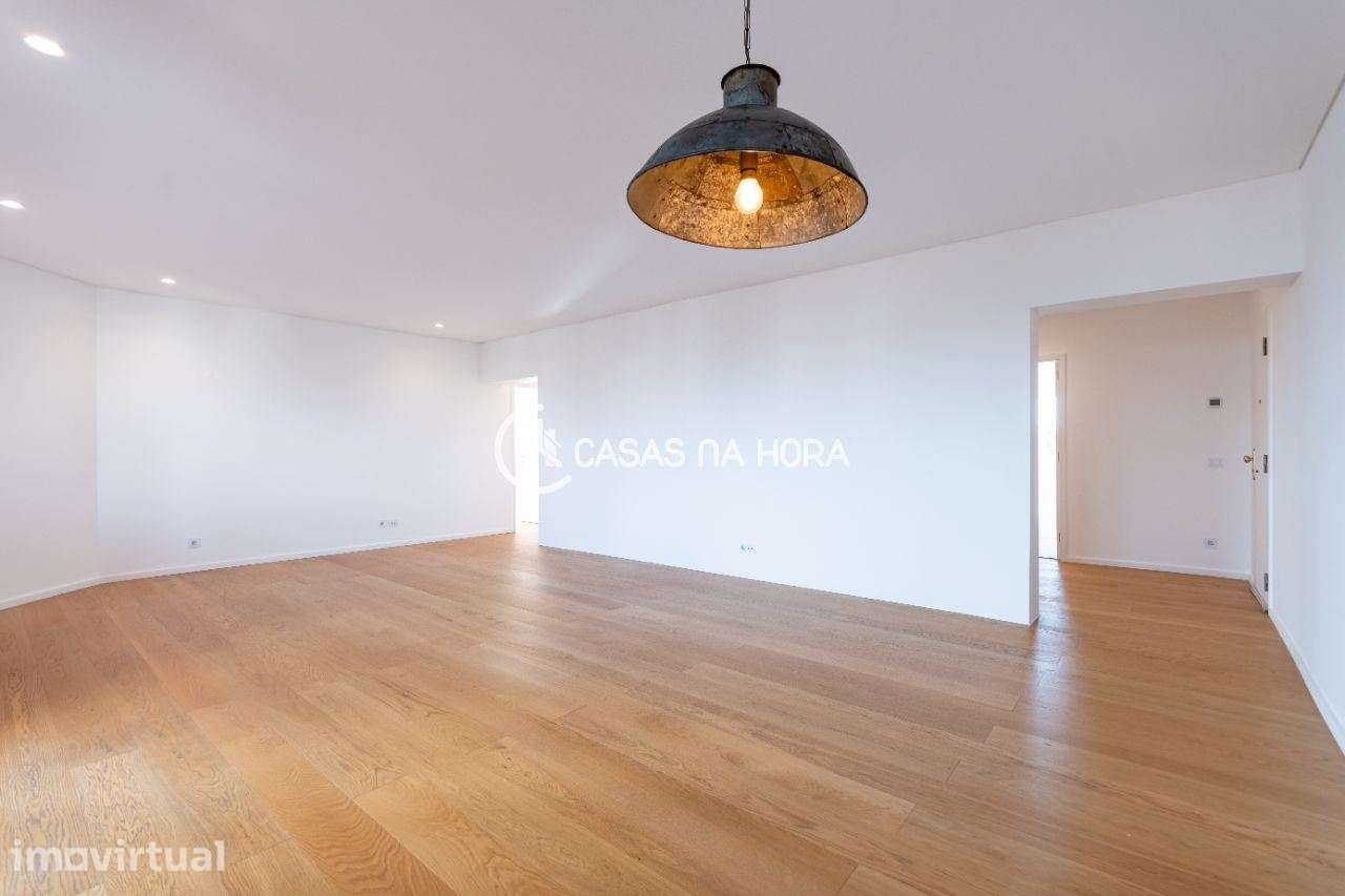T3 transformado em T2 na Av. 25 de Abril em Cascais. - Grande imagem: 2/28