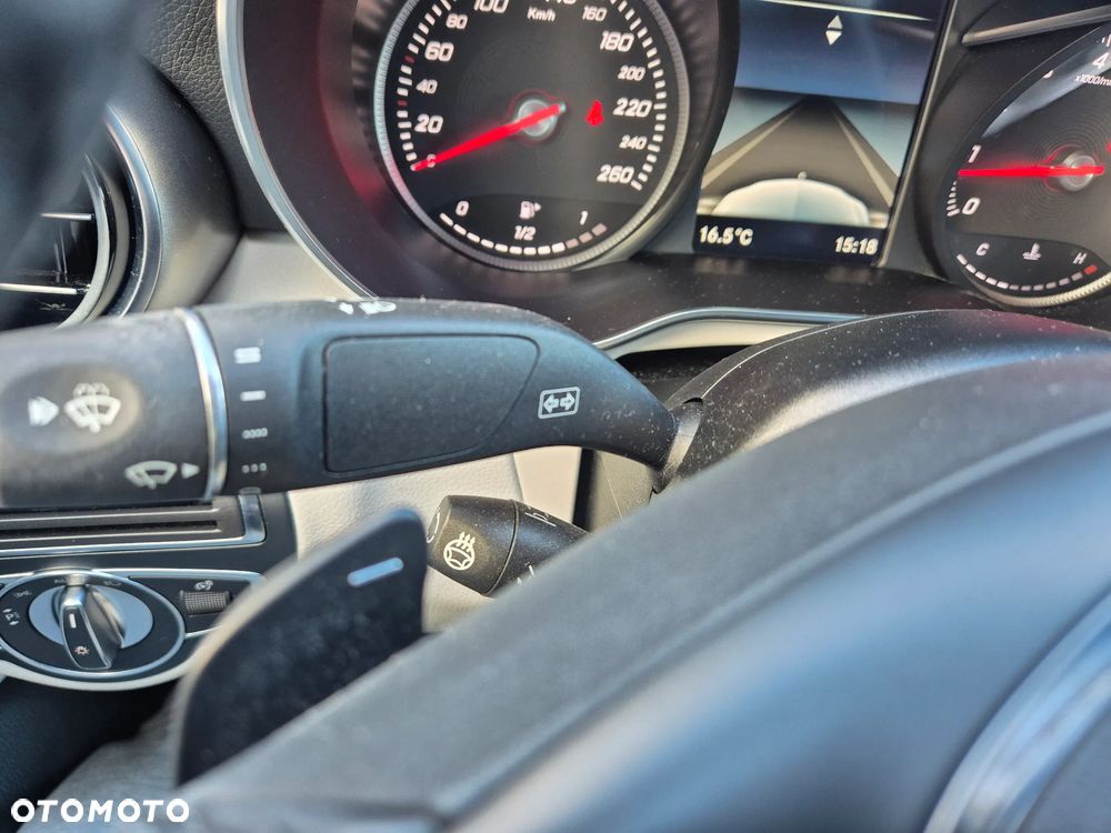 Mercedes-Benz Klasa C 300 9G-TRONIC AMG Line - 32