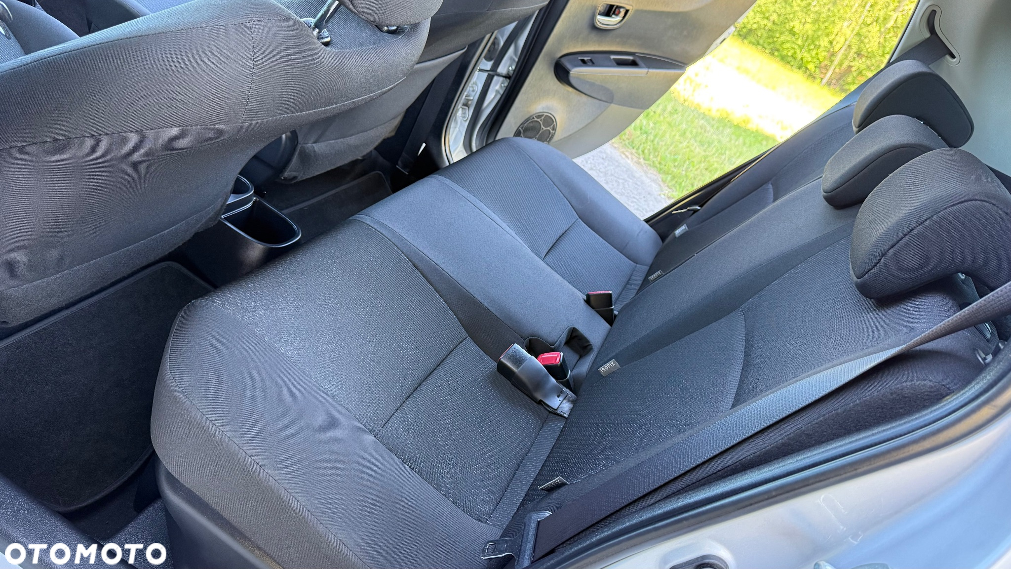 Toyota Yaris Hybrid 100 Active - 8
