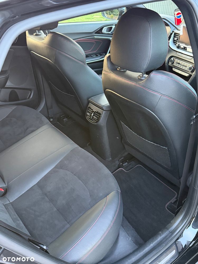 Kia ProCeed 1.6 T-GDI GT DCT - 14