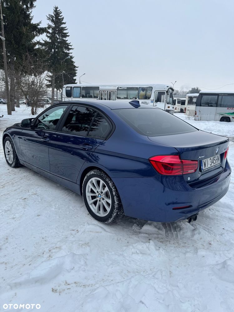 BMW Seria 3 330i xDrive - 17