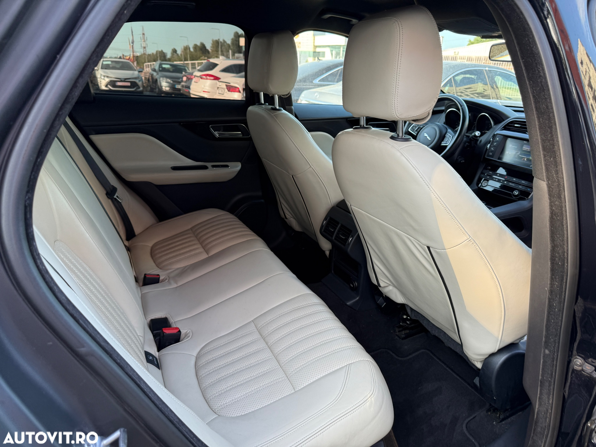 Jaguar F-Pace 20d AWD Aut. Prestige - 12