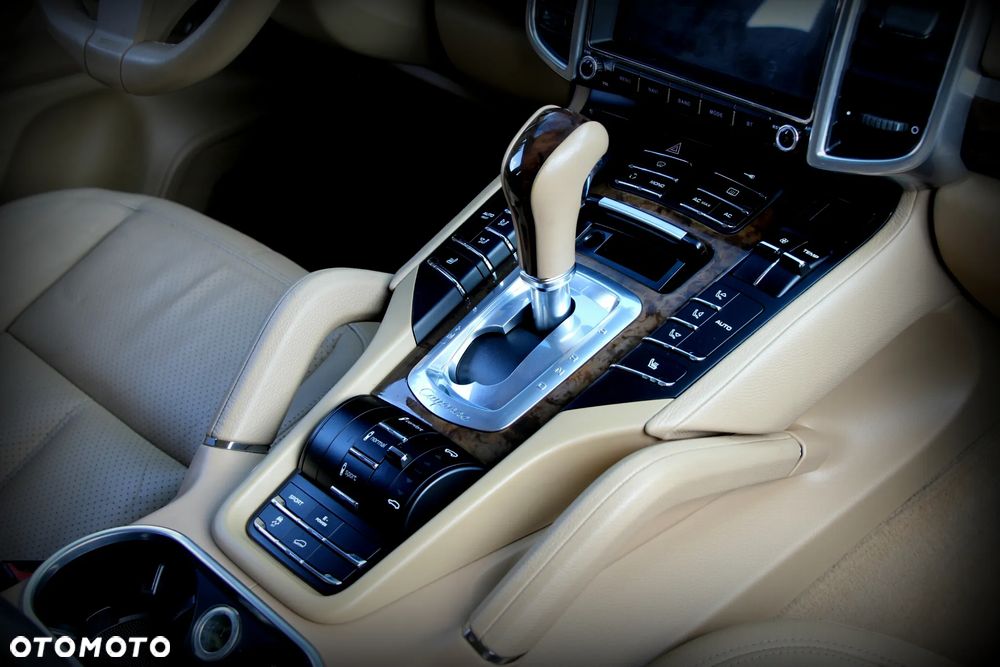 Porsche Cayenne - 19