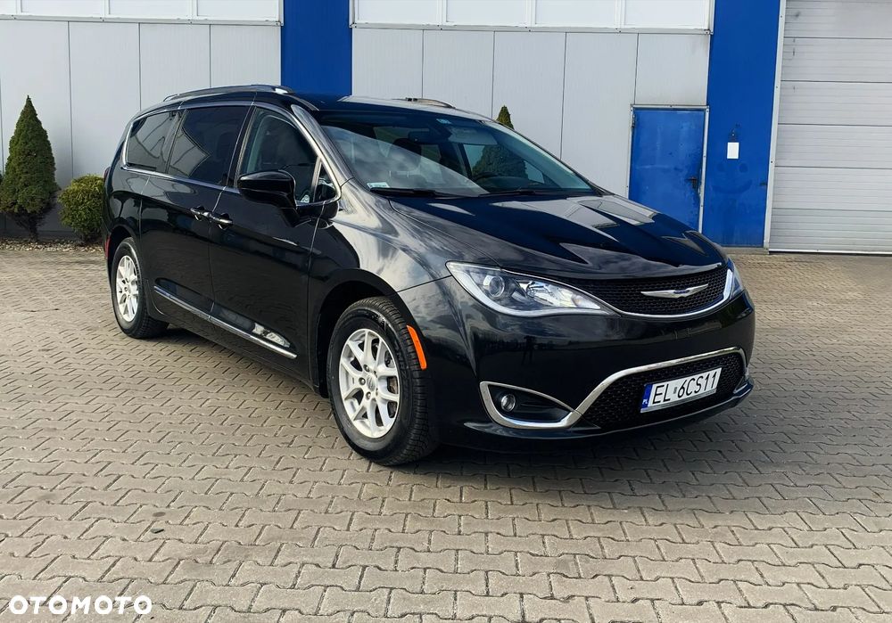 Chrysler Pacifica - 2